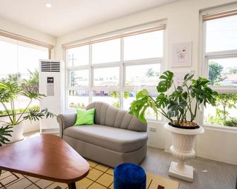 The Garden Galleries Boutique Hotel - Balanga - Sala de estar