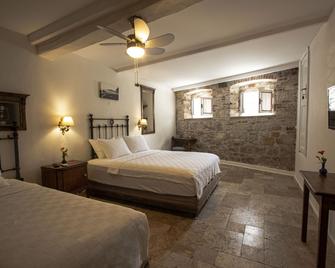 Opus 1910 - אייבאליק - חדר שינה