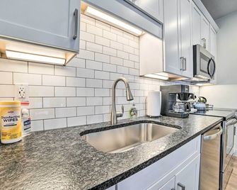 Traverse City Condo: Half Mi to Front Street! - Traverse City - Küche