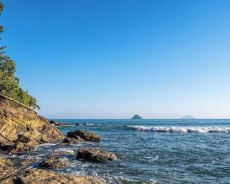 Piscina e 3 dorm a 150 m de Camburizinho - Camburi - Playa