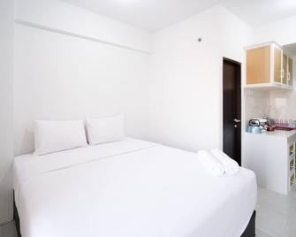 New Studio Apartment with Strategic Location at Suncity Residence By Travelio - Sidoarjo - Bedroom