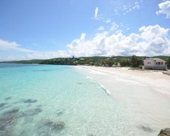 Sol Mar Villa - Duncans - Beach
