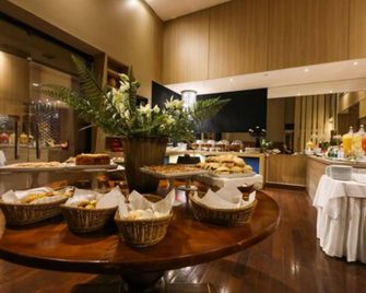 Nobile Suites Uberlândia - Uberlândia - Buffet