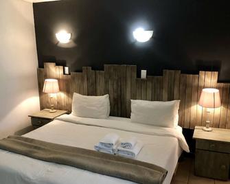 Valverde Country Hotel - Lanseria - Bedroom