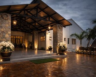 Near Big 5 Numbi Lodge - White River - Aula