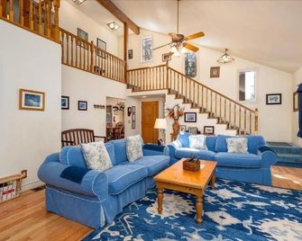 Wawona Home - North Wawona - Living room