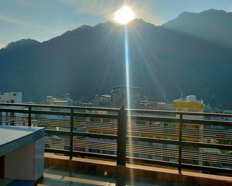 Paradise Palm Hotel - Devaprayāg - Balcony