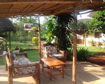 Brownstone Country Home - Lira - Patio