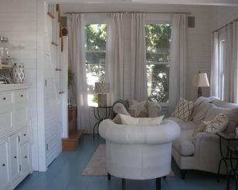 Bald Head Diamond:perfect Jewel For A Couple's Getaway!!! - Bald Head Island - Living room