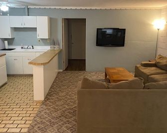 Waterfront with Sandy Shores! - Eufaula - Living room