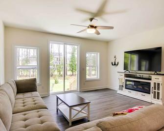 Ocean View Home w/ Kayaks ~ 2 Mi to Bethany Beach - Ocean View - Sala de estar