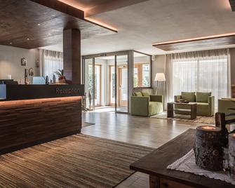 Hotel B&B Feldmessner - Brunico - Front desk