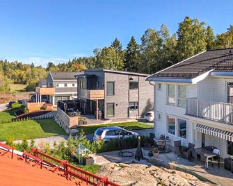 Stunning home in Nordre Frogn - 드로바크 - 건물