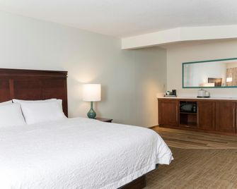 Hampton Inn East Lansing - East Lansing - Schlafzimmer