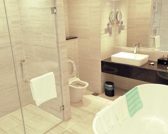 Ucsi Hotel Kuching - Kuching - Bathroom
