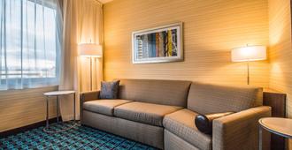 Fairfield Inn & Suites by Marriott Regina - Regina - Living room