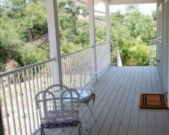 Artsy Custom Home. Central to San Diego Beaches; Mts; Desert - Ramona - Balcony