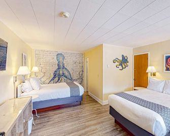 Retro getaway near beach with fast WiFI - walk to downtown shops & eateries - Bandon