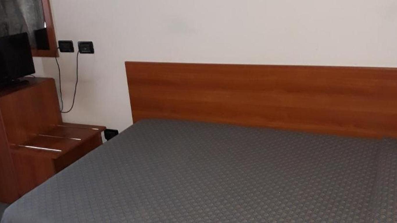 Adelphi Room & Breakfast