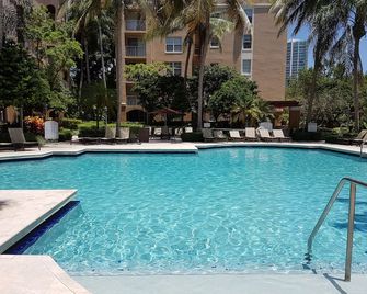 Yacht Club Aventura 2 Br + 2 Ba Completely New And Equipped Apt - Aventura - Piscina