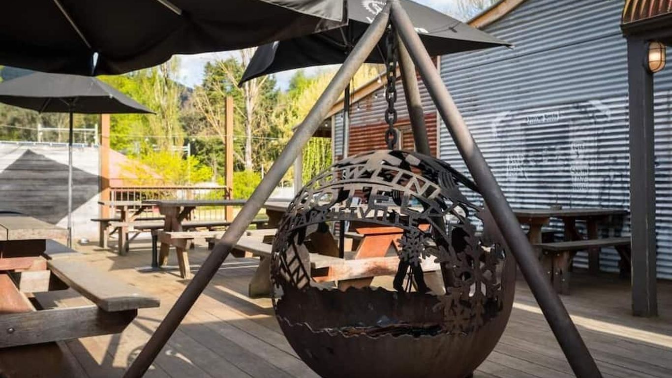 Harrietville Snowline Hotel