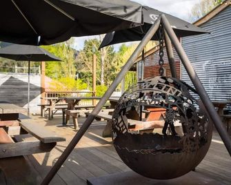 Harrietville Snowline Hotel - Bright - Binnenhof