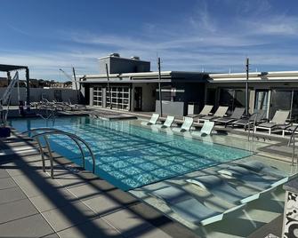 Luxury Apartment In Dallas w/ Extensive Amenities. - Addison - Pool