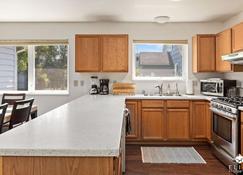 Lavish 5 Star Modern Villa Best Location In Downtown - Anchorage - Cocina
