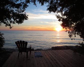Beachfront Sunset Escape - Goderich - Bedroom
