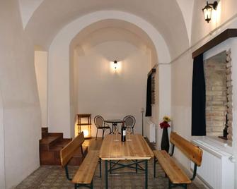 Charming guest house in Satov I - Šatov - Comedor