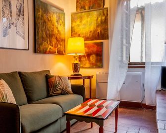 'Residenza Di Palazzo Ghio' Guesthouse With Wi-Fi And Air Conditioning (Cin It053023c2dq31rzmp) - Scansano - Huiskamer