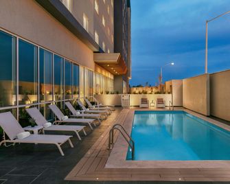 Homewood Suites by Hilton Monterrey Apodaca - Apodaca - Zwembad