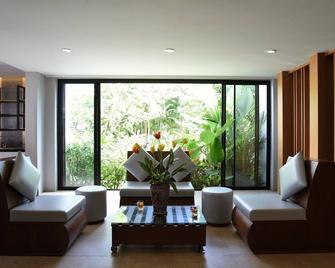 Ramada by Wyndham Aonang Krabi - Krabi - Living room