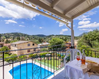 Ipsos Pool Apartments, Elena & Maria by Konnect - Ipsos - Ban công