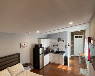 The Bloom Suite - Hermann - Kitchen
