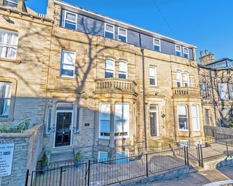 Prescott Court by Guestz - Halifax - Building