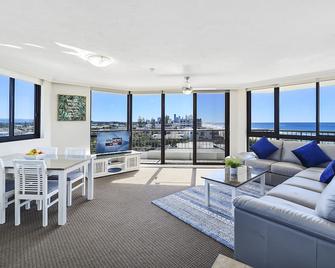 Spindrift on the Beach - Absolute Beachfront - Mermaid Beach - Living room