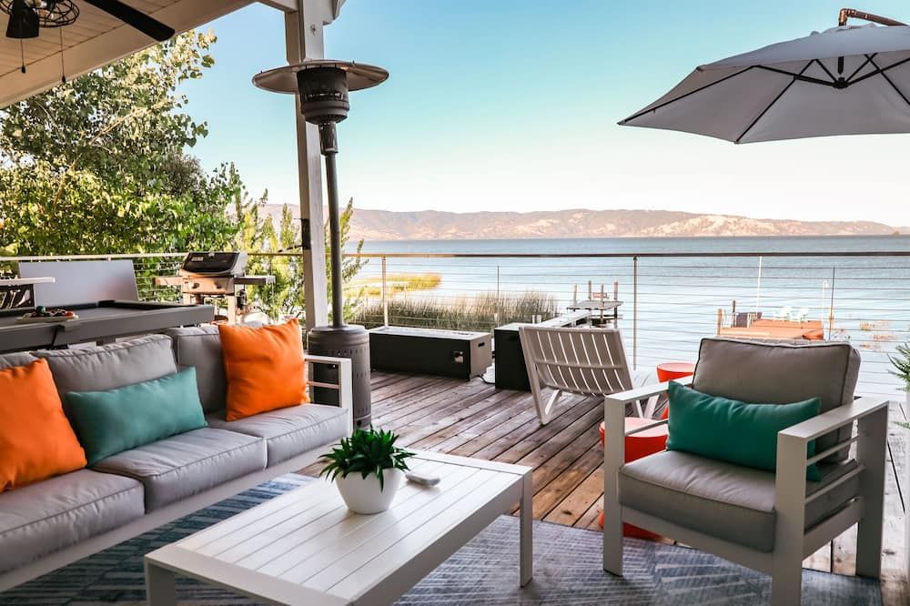 Lakefront Family Getaway | Dock, Hot Tub, Kings - Lakeport - Balkon