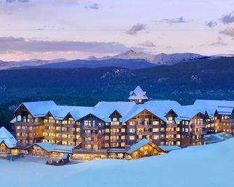 One Ski Hill Place, a RockResort, by Vail Resorts - ברקנרידג' - בניין