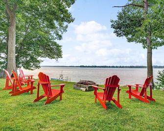 Sunset Heaven - Modern Lake House with Spa - Venise-en-Québec - Patio