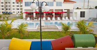 特拉諾瓦套房酒店 - 聖克魯斯 - 聖克魯斯 - 游泳池