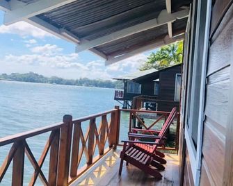 Catamaran - Fronteras - Balkon