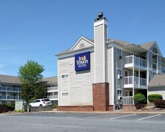 Intown Suites Extended Stay Matthews Nc - East Independence - Matthews - Edificio