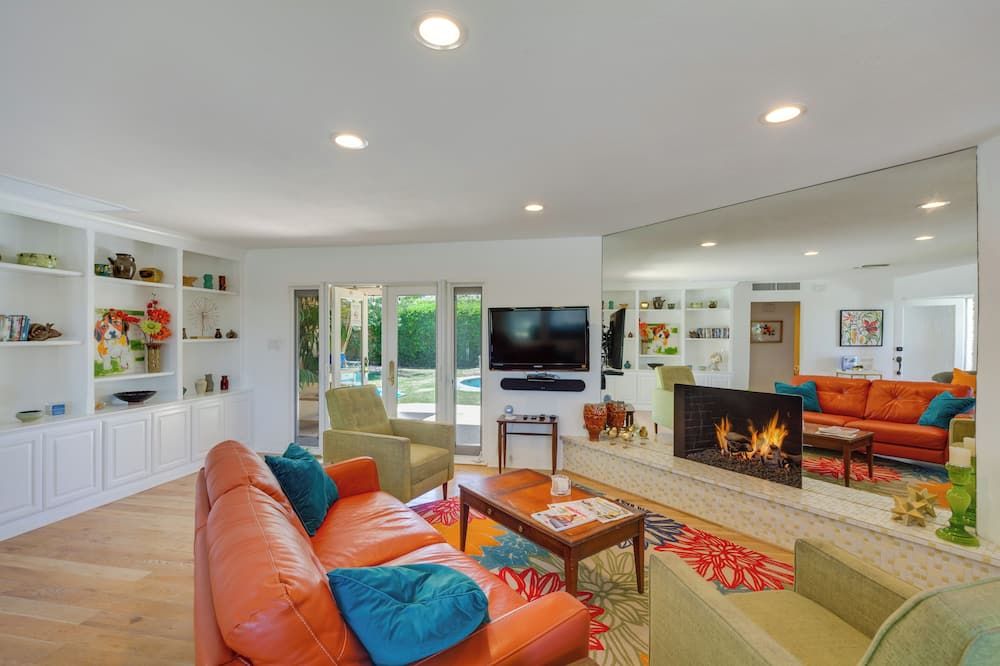 Patio, Pool and Mountain Views Palm Springs Home! - פאלם ספירנגס - סלון