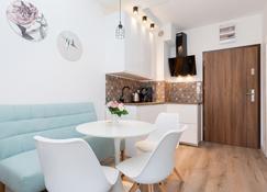 Gold Flamingo Apartament by Renters - Międzyzdroje - Dining room