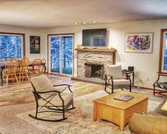 Evenson Heritage Lodge - Nikiski - Sala de estar