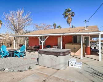 Cali Desert Oasis w/ Hot Tub + Mtn Views! - Twentynine Palms - Terasa