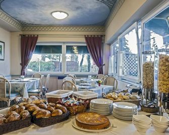 Hotel Kursaal - Passignano sul Trasimeno - Buffet
