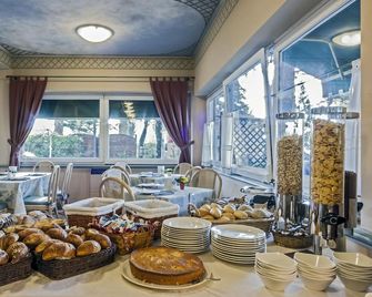 Hotel Kursaal - Passignano sul Trasimeno - Buffet