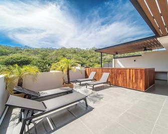 Charming condo with private plunge pool walking distance to beach & amenities - La Crucecita - Balcony